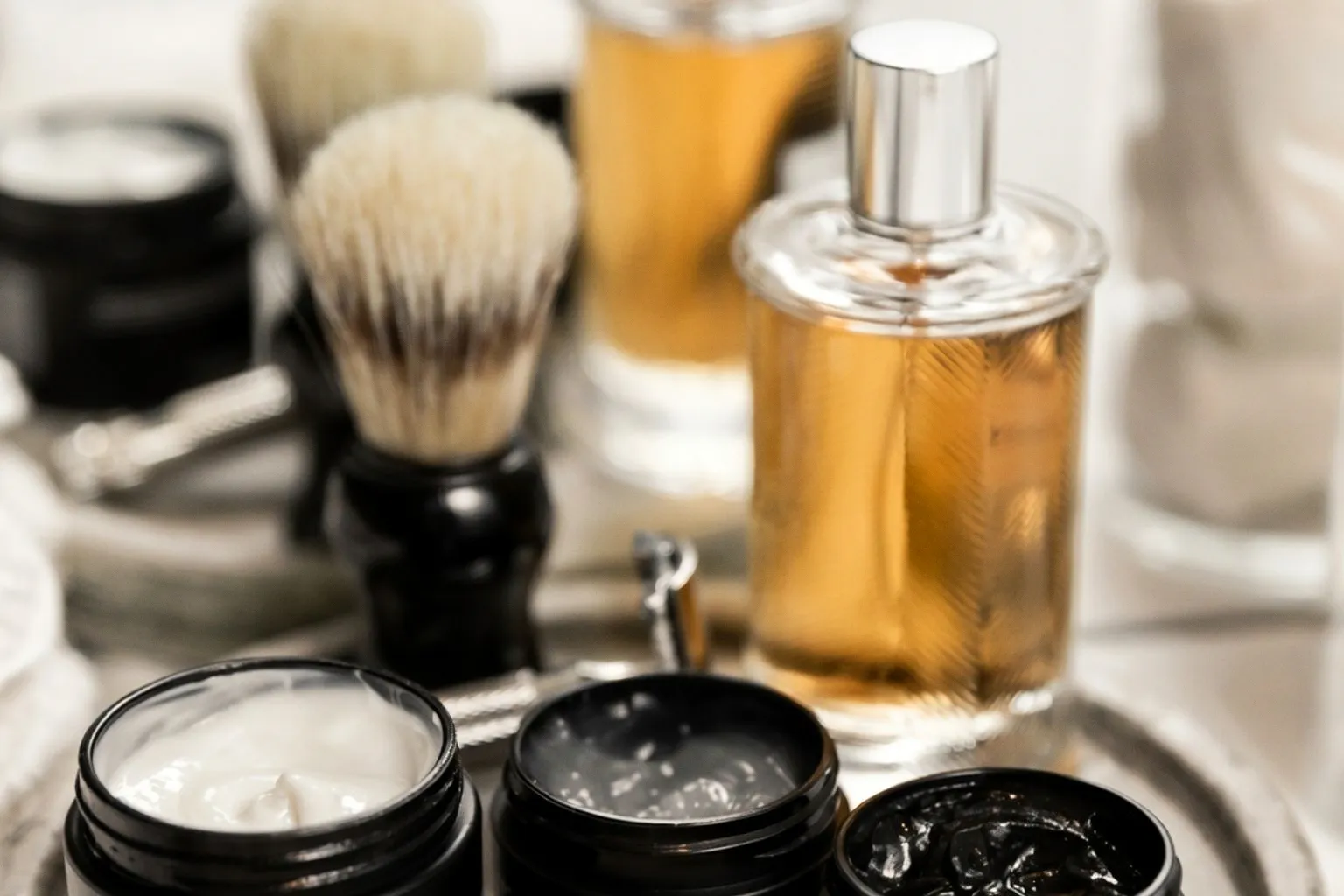 Männerpflege im Check: Sechs Online-Shops für Kosmetik und Herrendüfte im Vergleich