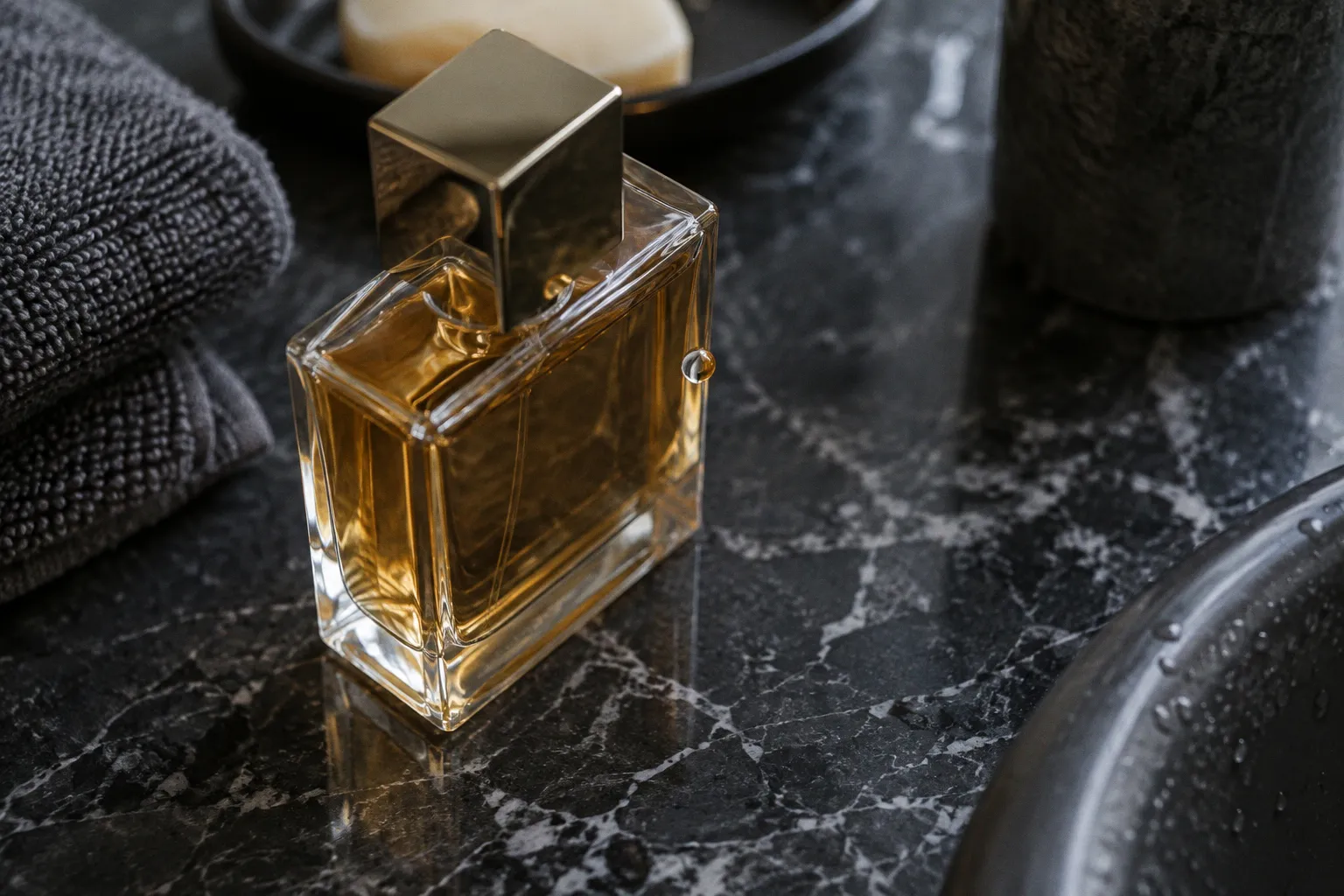 Parfum-Haltbarkeit: Sieben Methoden für einen langanhaltenden Duft